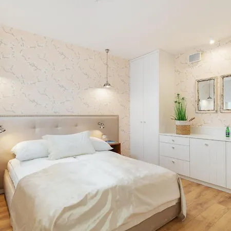 Rent Like X Deo Plaza - Old Town Apartment Danzig