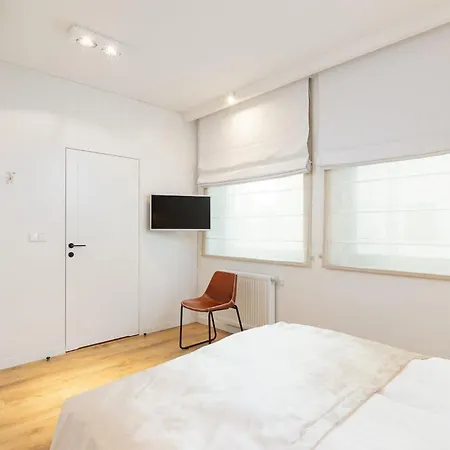 Rent Like X Deo Plaza - Old Town