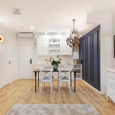 Rent Like X Deo Plaza - Old Town Apartment