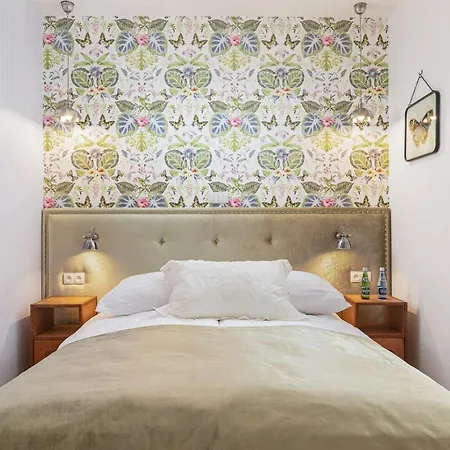Rent Like X Deo Plaza - Old Town Apartment *