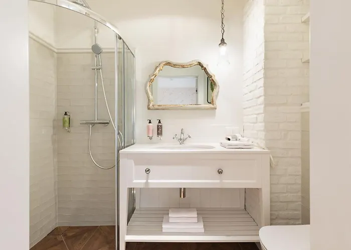 Rent Like X Deo Plaza - Old Town