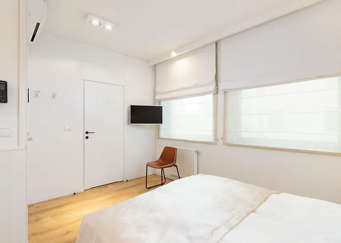 Rent Like X Deo Plaza - Old Town