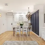 Rent Like X Deo Plaza - Old Town شقة